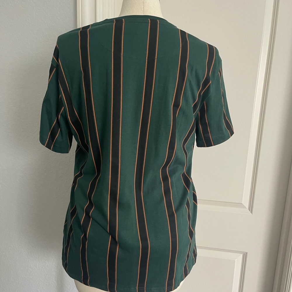 Mens large t shirt from forever 21. Never worn